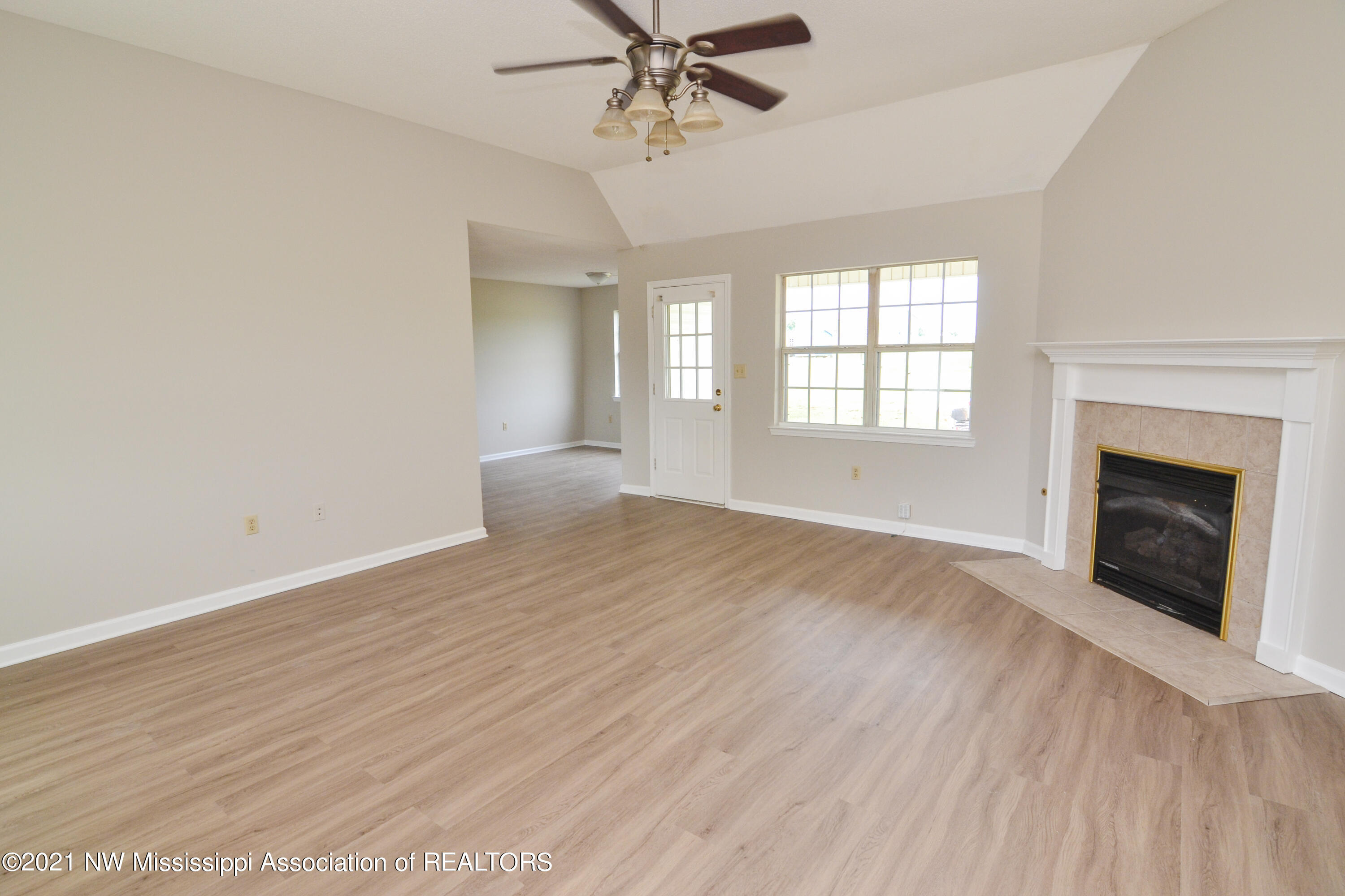 1359 North Red Banks Road Red Banks, MS 38661 - Photo 3 of 15 Great Room