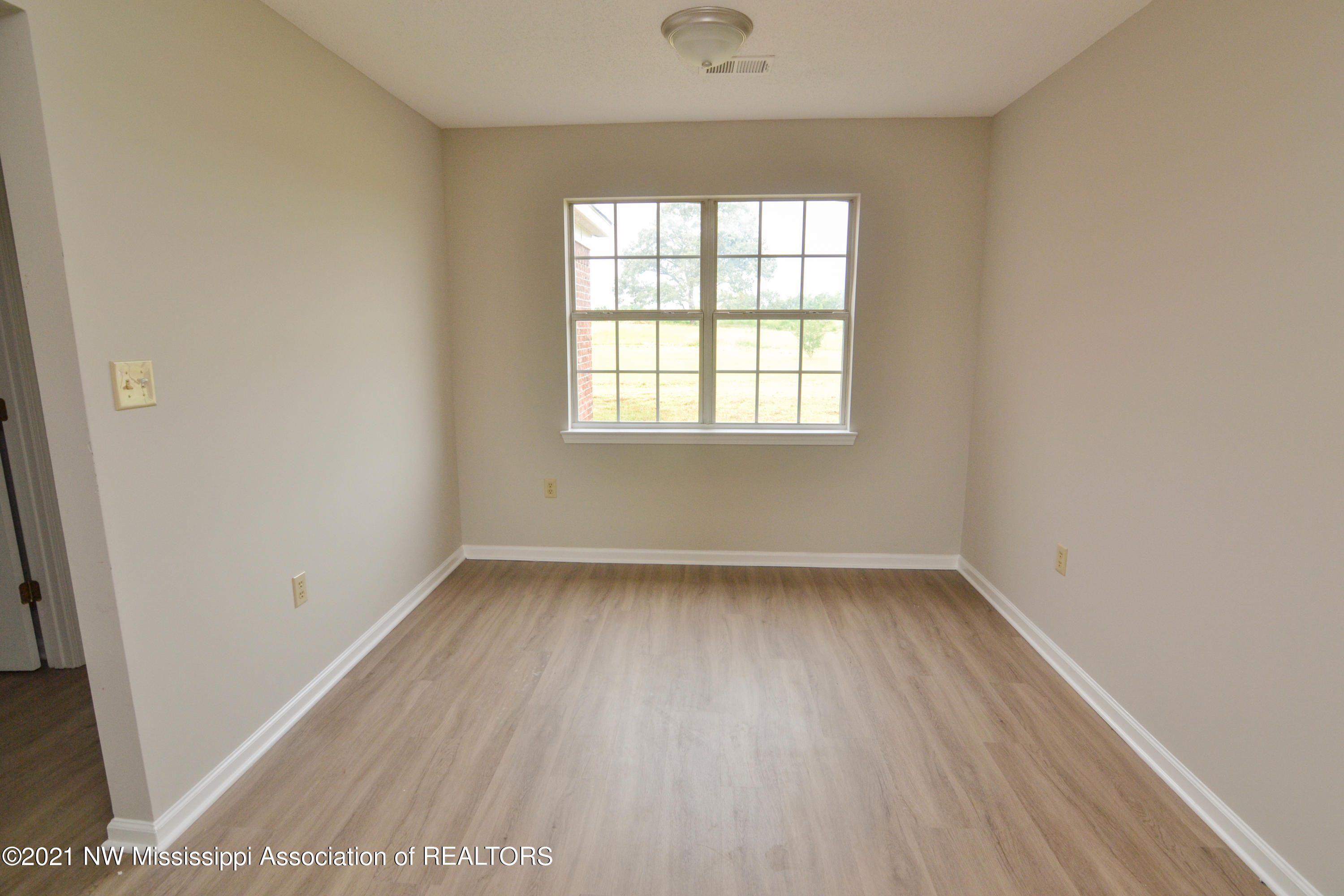 1359 North Red Banks Road Red Banks, MS 38661 - Photo 5 of 15 Breakfast Area
