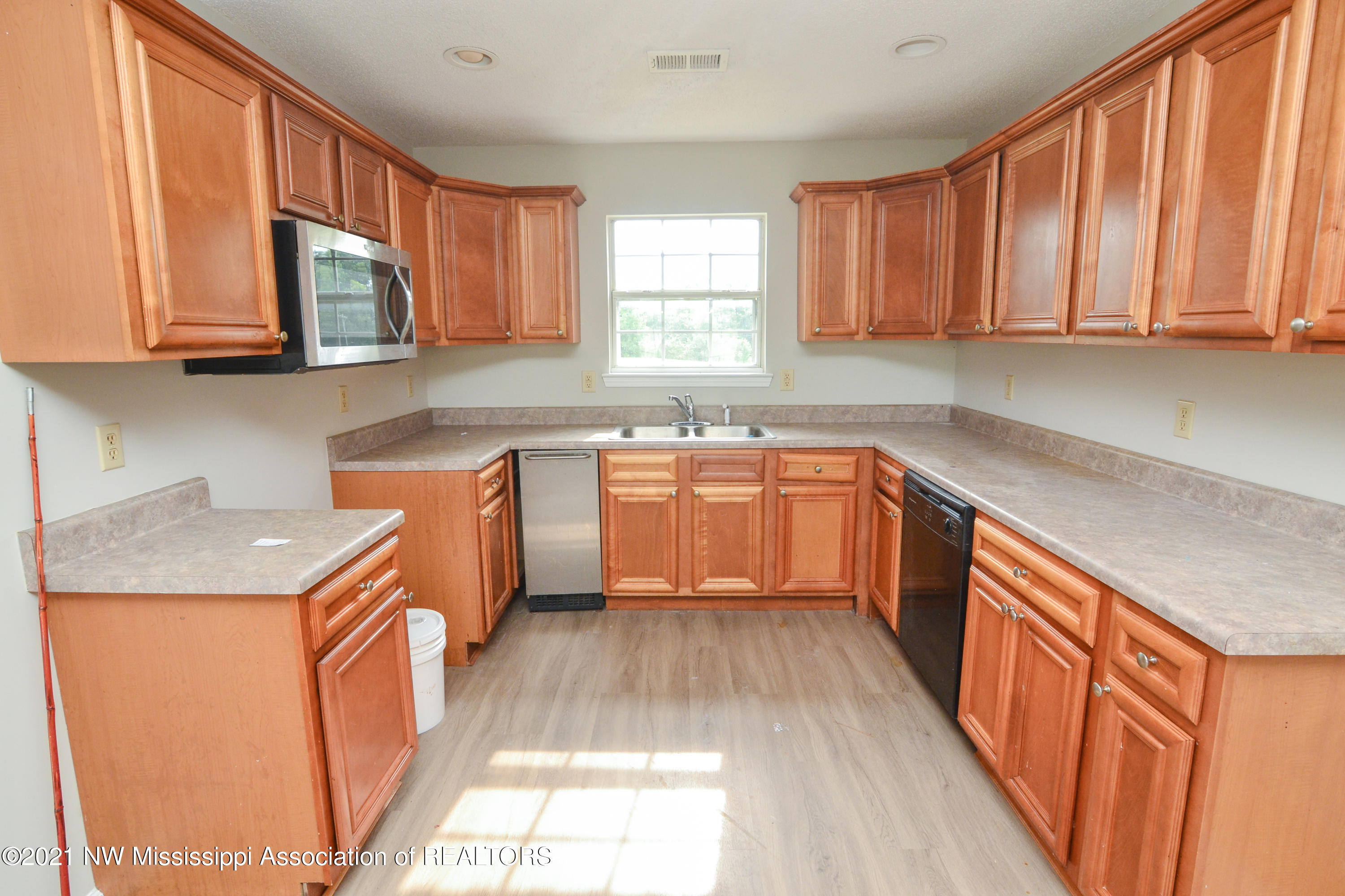 1359 North Red Banks Road Red Banks, MS 38661 - Photo 6 of 15 Kitchen