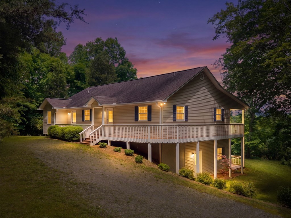 201 Tahlequah Ridge Hayesville, NC 28904 - Photo 2 of 51