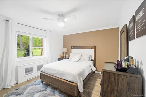 $325,000 | 220-02 Stronghurst Avenue, Unit LOWER) 183 | Bellerose