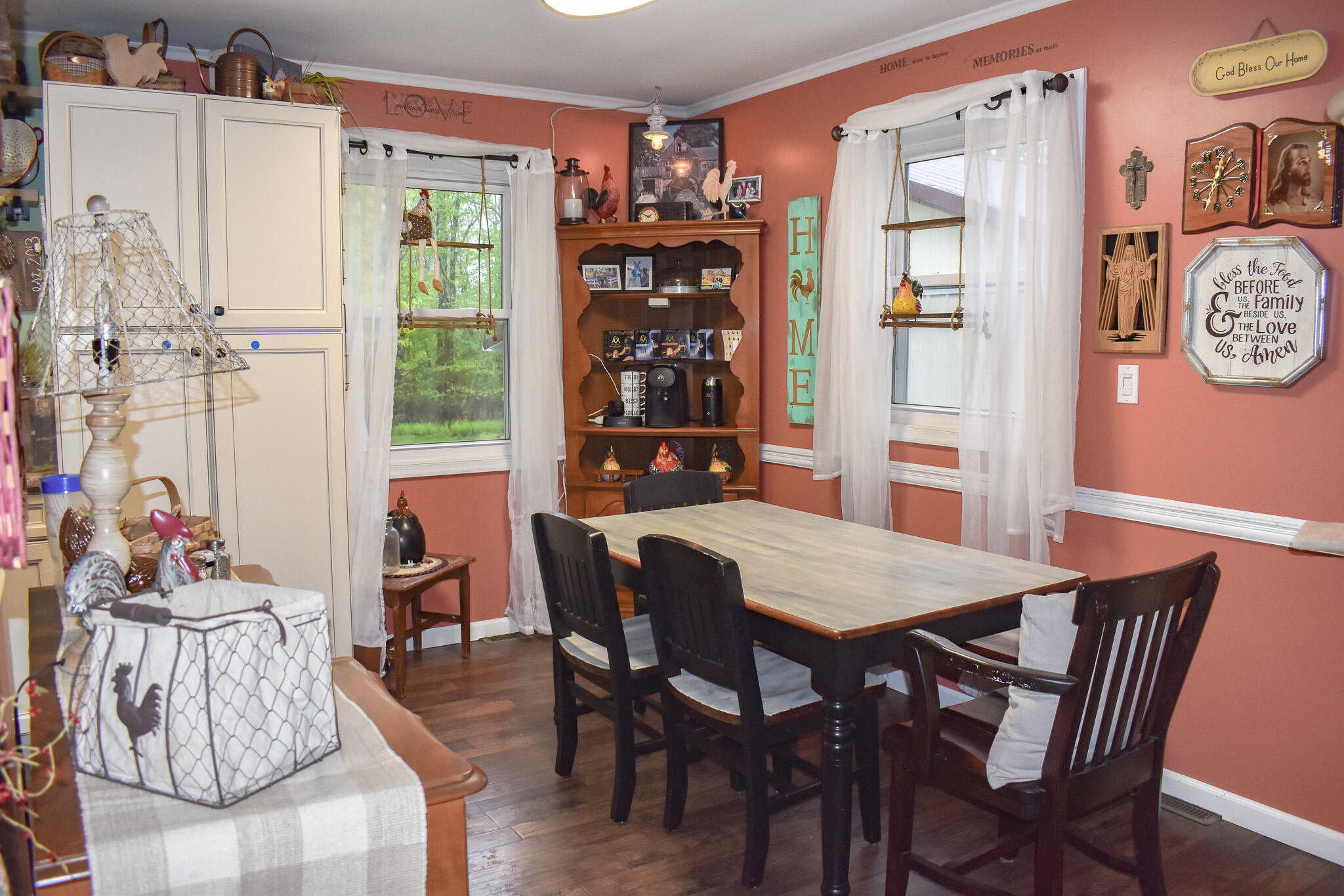 29 Hi Tor E Road Freeland, PA 18224 - Photo 15 of 28 a view of a dining room with furniture window and outside view