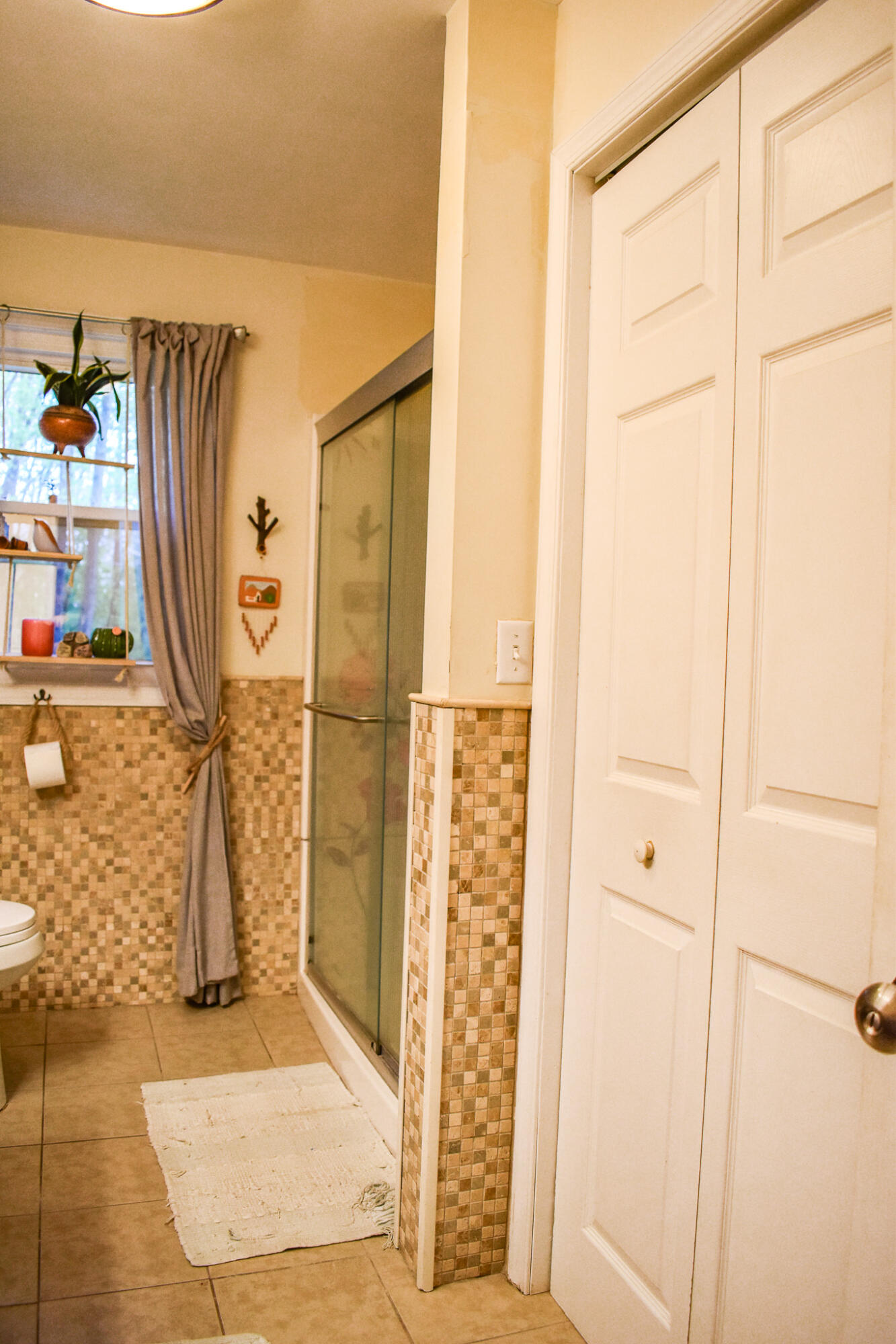 29 Hi Tor E Road Freeland, PA 18224 - Photo 18 of 28 a bathroom with a shower