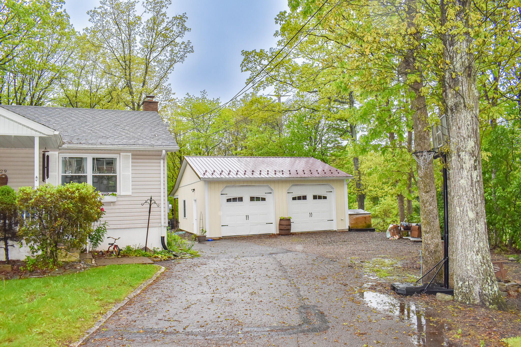 29 Hi Tor E Road Freeland, PA 18224 - Photo 4 of 28 a view of a house with a yard