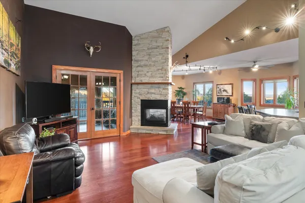 $539,900 | 726 North 4th Street, La Crescent, MN 55947