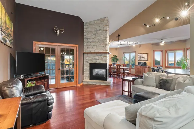 $549,900 | 726 North 4th Street, La Crescent, MN 55947