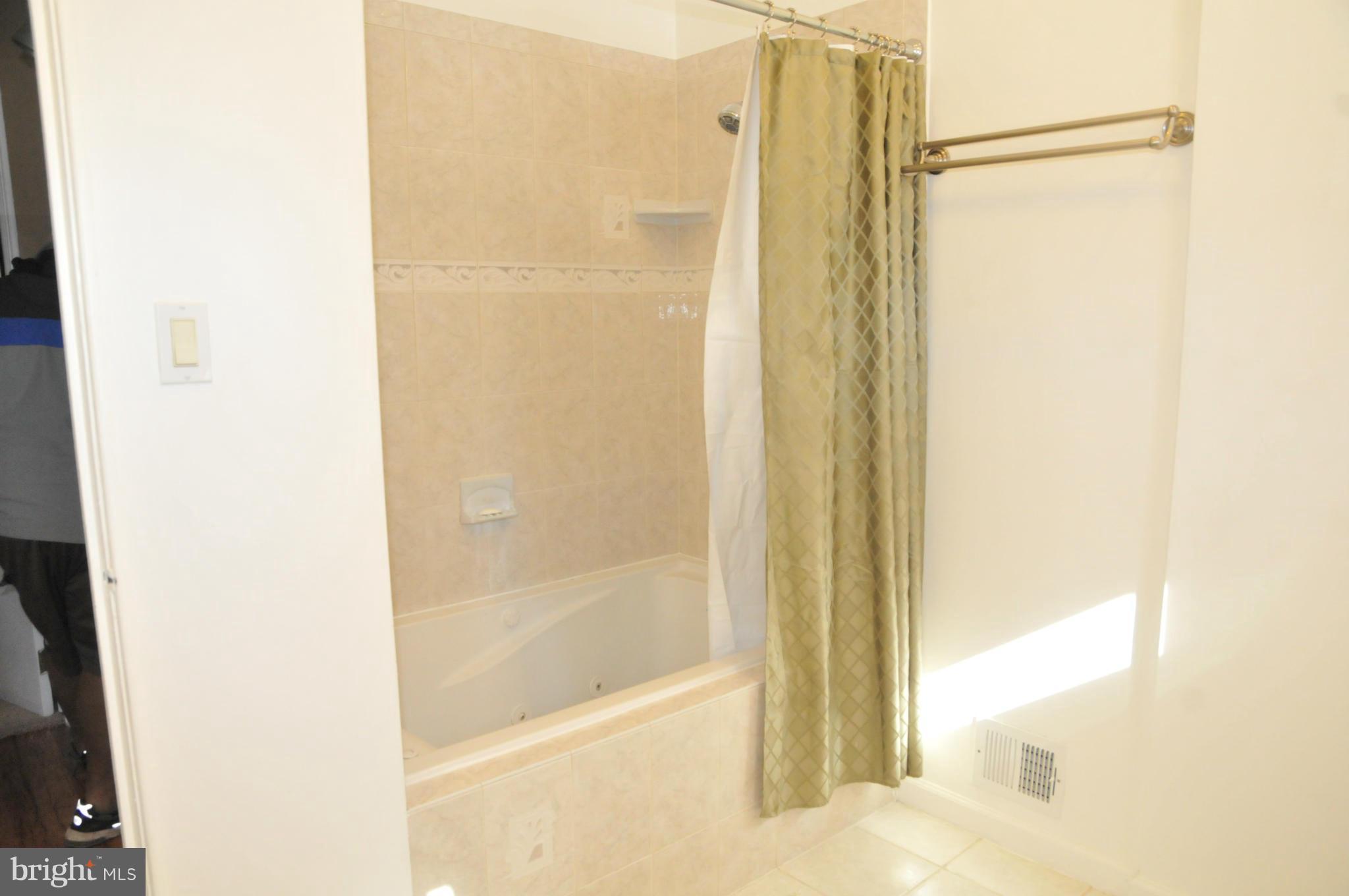 605 Kerwin Road Silver Spring, MD 20901 - Photo 7 of 27 Bath (Master)
