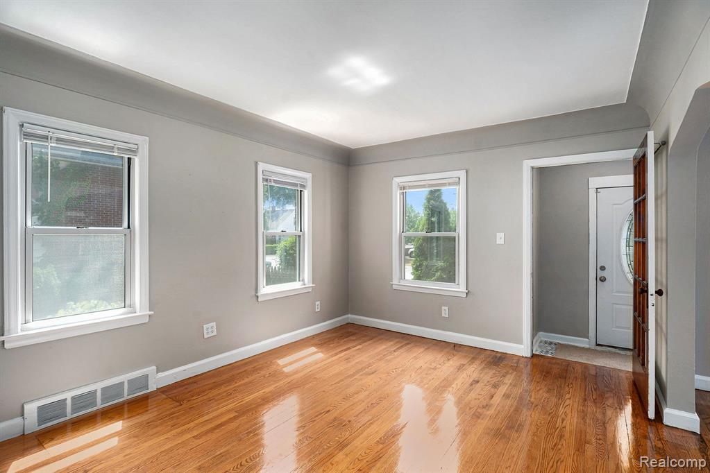 22614 Virginia Avenue Eastpointe, MI 48021 - Photo 9 of 18