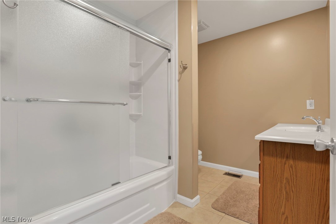 14953 King Road Howard, OH 43028 - Photo 19 of 40 Guest bathroom