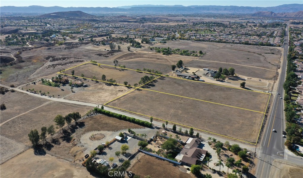 32771 Mazoe Winchester, CA 92596 - Photo 18 of 34 back right parcel with the trees around the perimeter