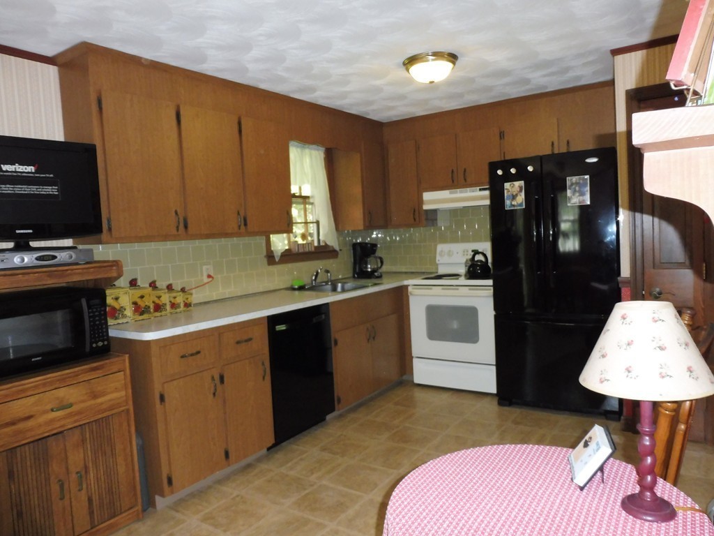 218 Old Farm Road Hanover, MA 02339 - Photo 5 of 24 Gallery Image 5