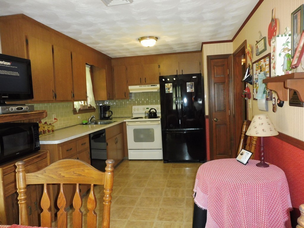 218 Old Farm Road Hanover, MA 02339 - Photo 6 of 24 Gallery Image 6