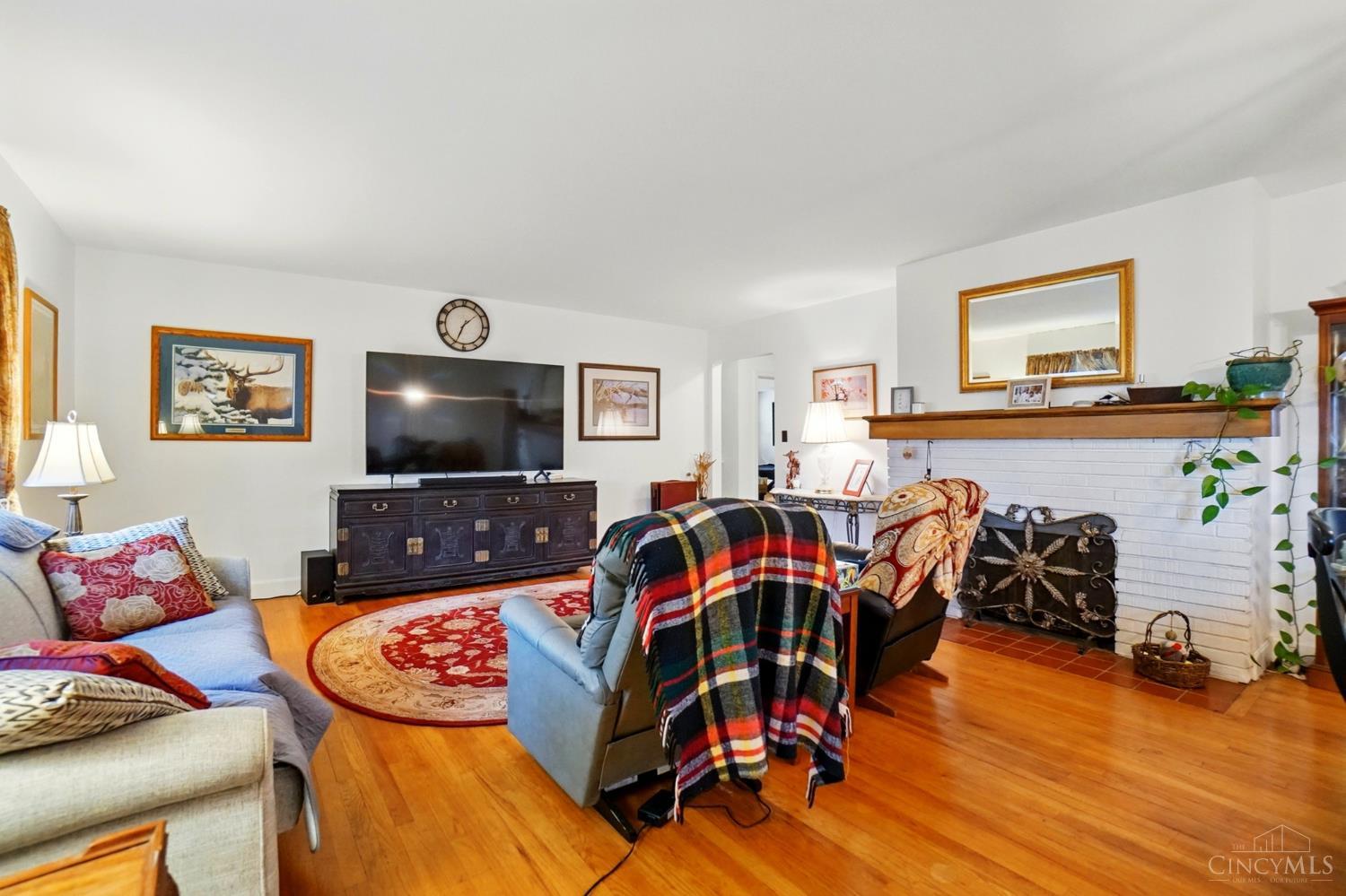 6086 Thompson Road Cincinnati, OH 45247 - Photo 2 of 33