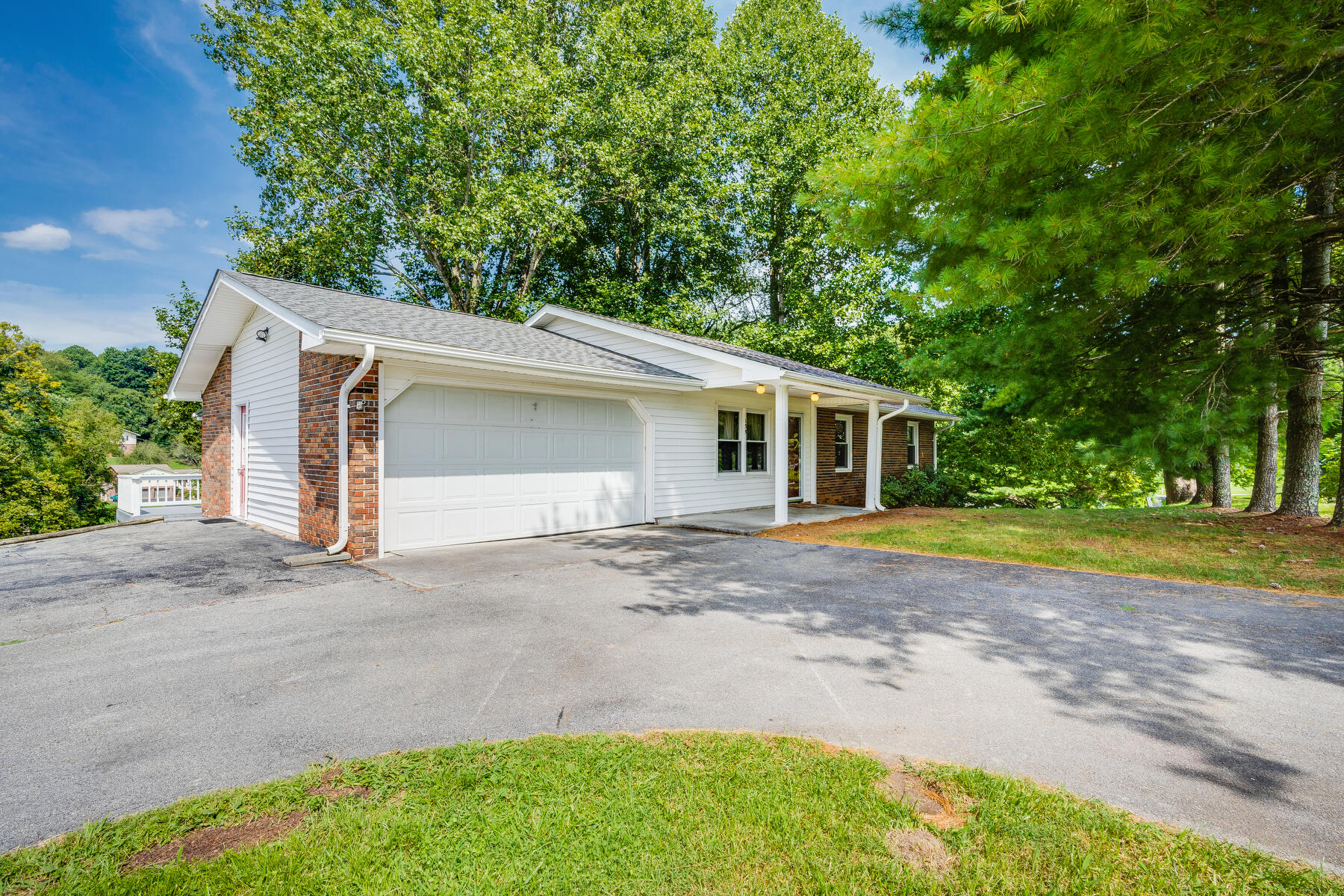 139 Springbrook Road Unicoi, TN 37692 - Photo 3 of 49 003