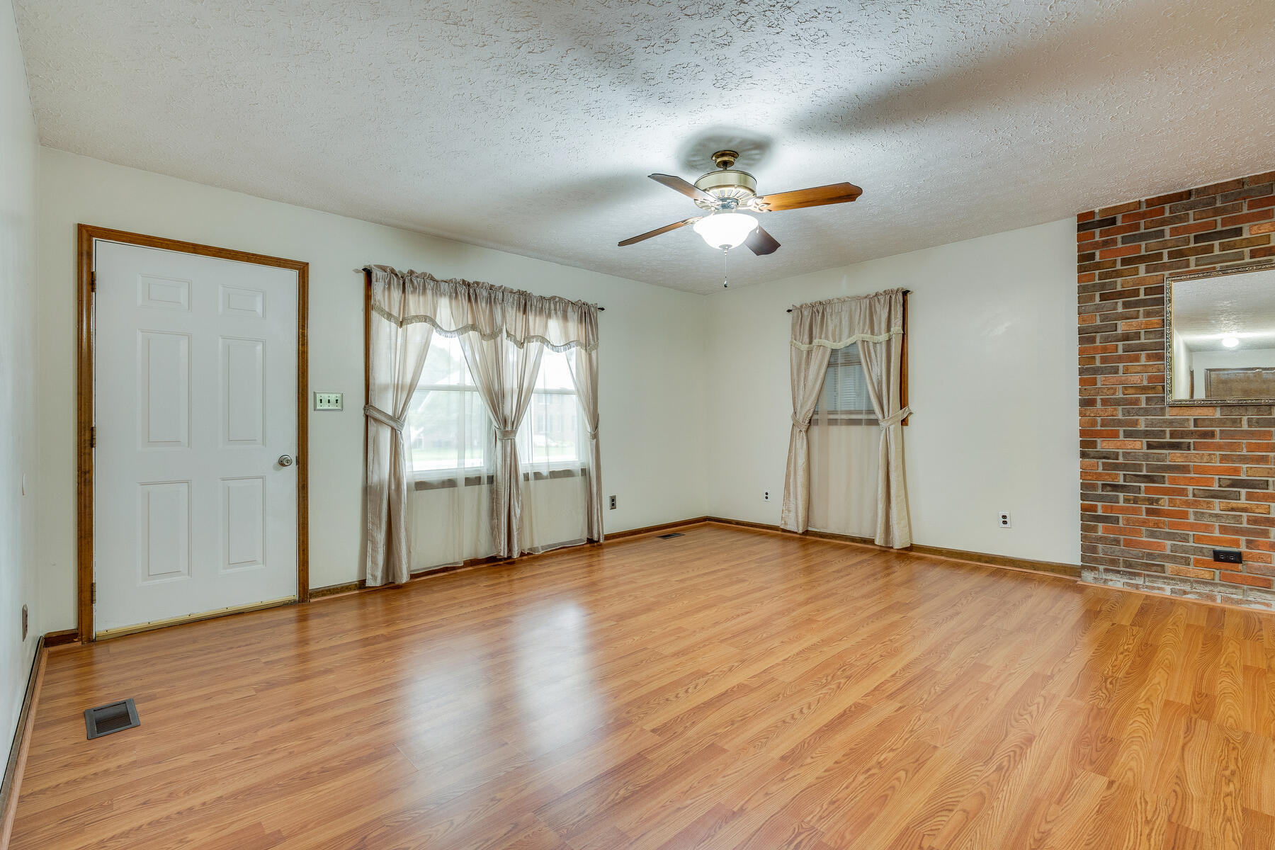 139 Springbrook Road Unicoi, TN 37692 - Photo 8 of 49 008