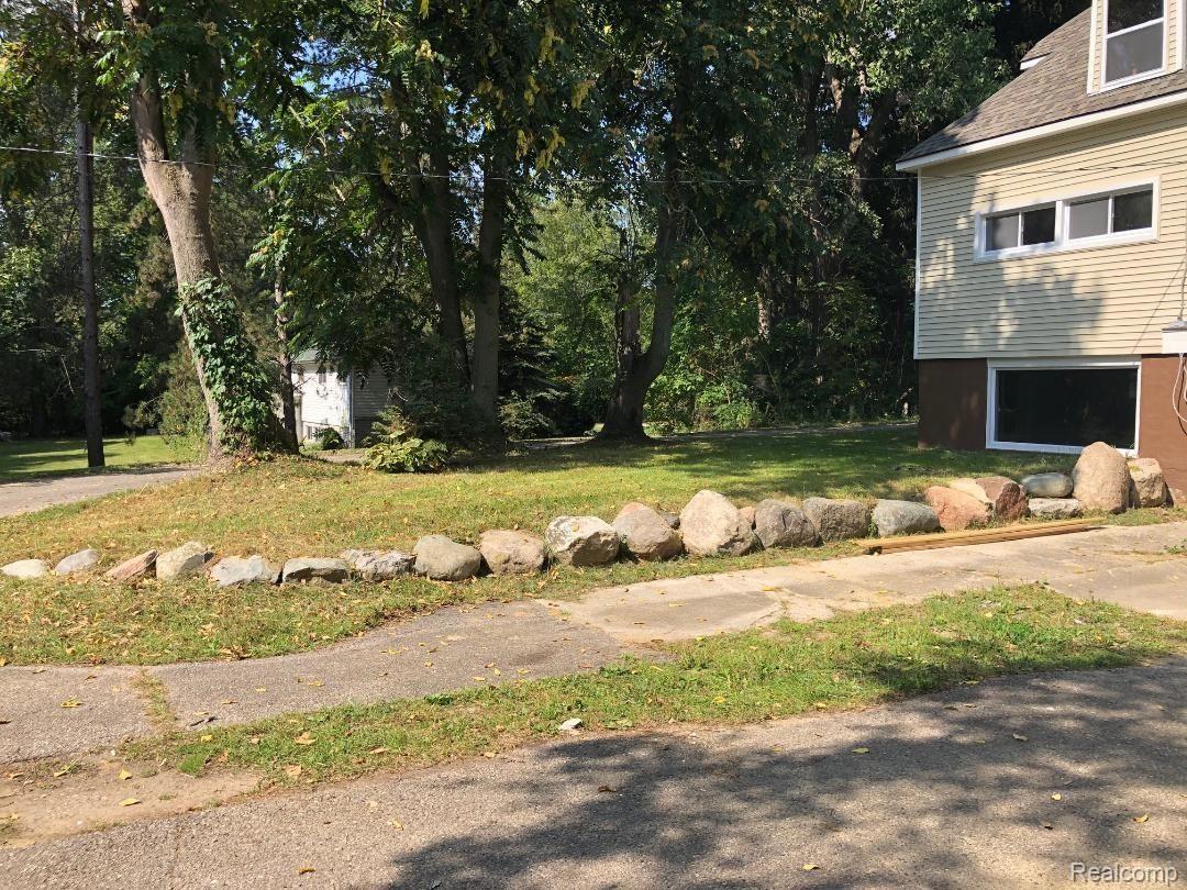 1966 Imlay City Road Lapeer, MI 48446 - Photo 5 of 34 rck wall.jpg