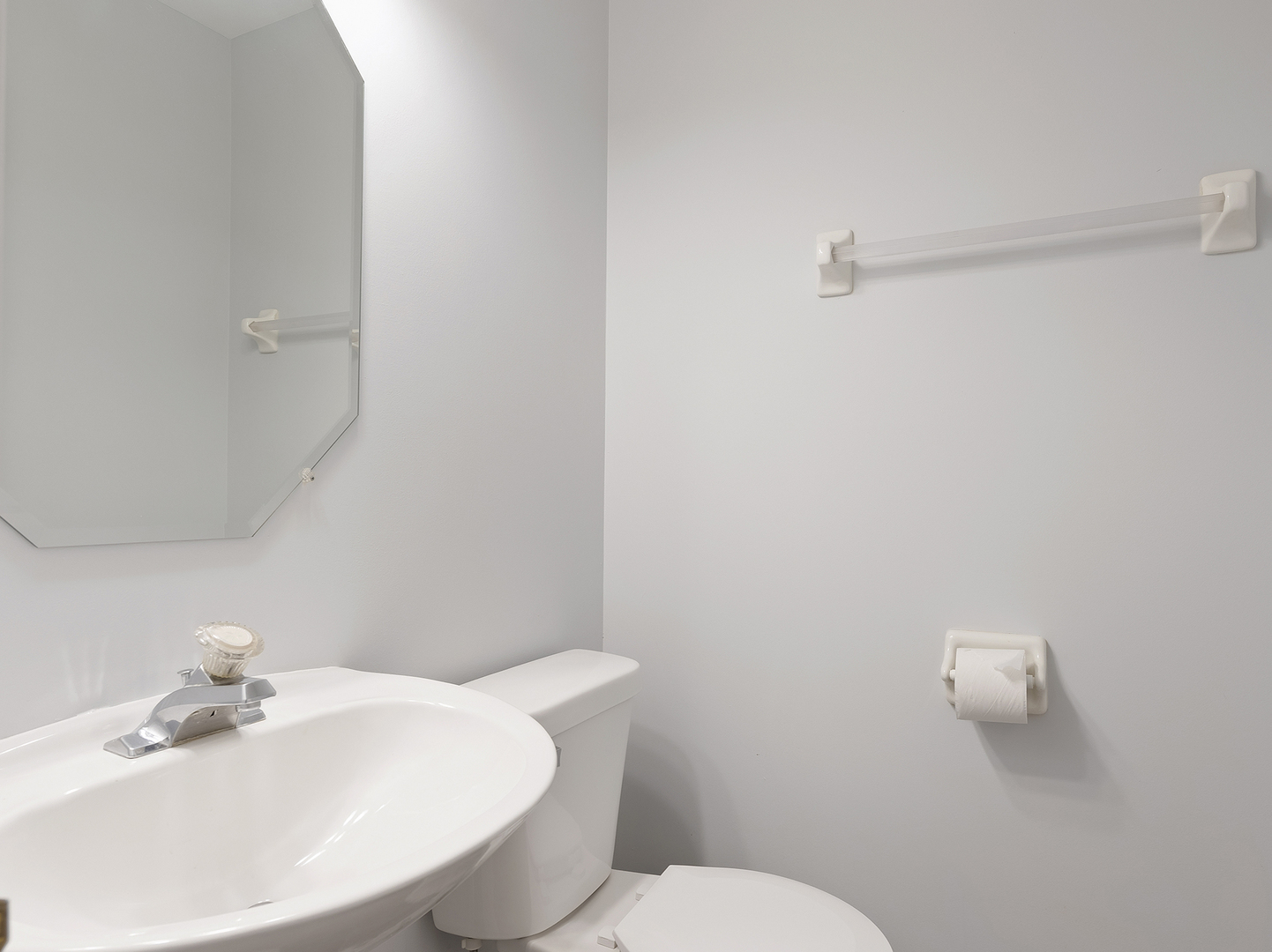 67 Colonial Court Streamwood, IL 60107 - Photo 11 of 25 a bathroom with a sink a toilet and a mirror