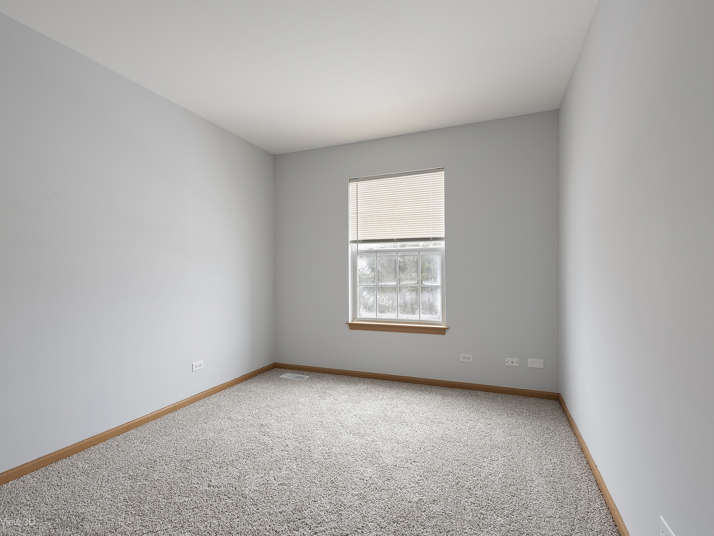 67 Colonial Court Streamwood, IL 60107 - Photo 13 of 25 an empty room with a window