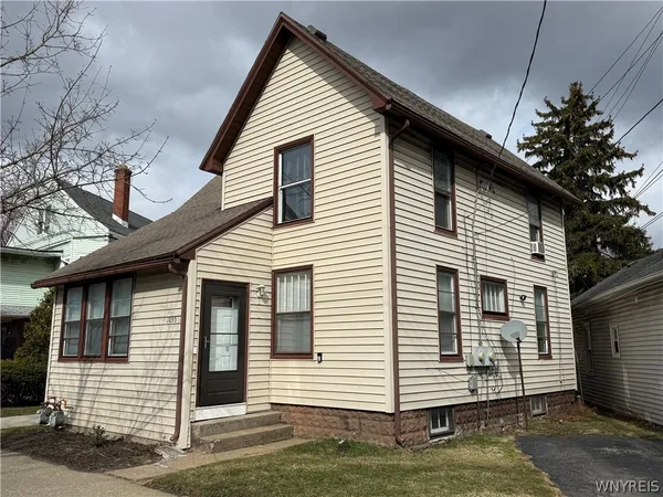 $1,300 | 1035 Oliver Street, North Tonawanda, NY 14120