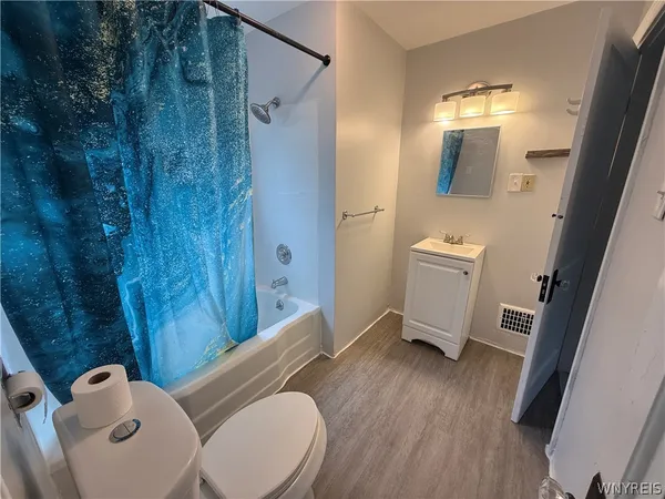 $1,300 | 1035 Oliver Street, North Tonawanda, NY 14120