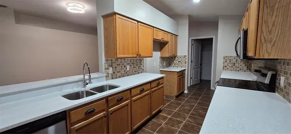 $399,000 | 1810 Greystone Heights Drive, Valrico, FL 33594