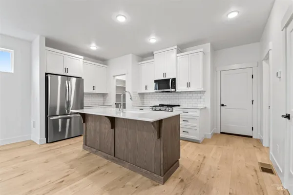 $417,900 | 2122 East Deep Purple Lane, Meridian, ID 83642