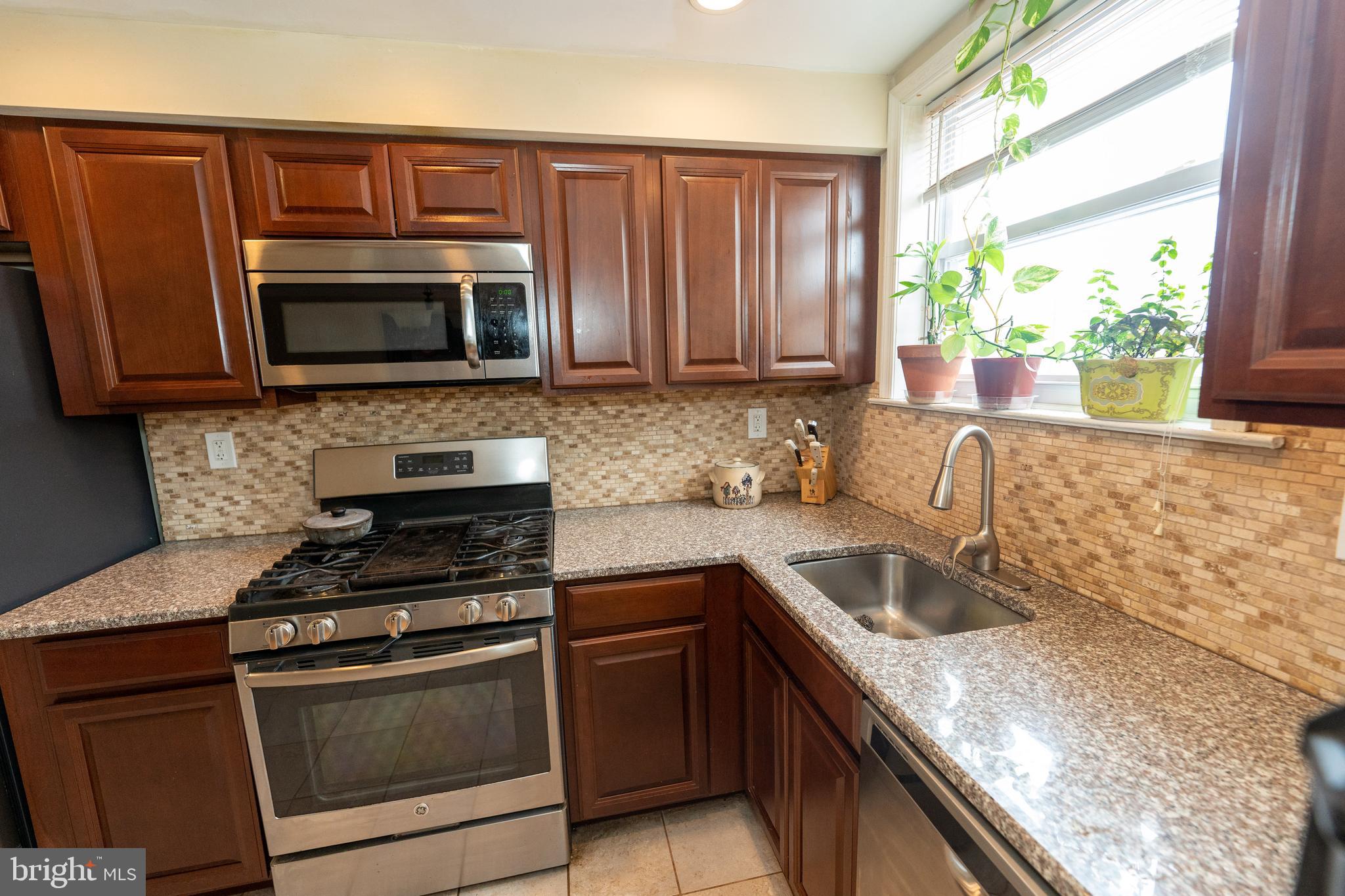 7822 Fayette Street Philadelphia, PA 19150 - Photo 11 of 37