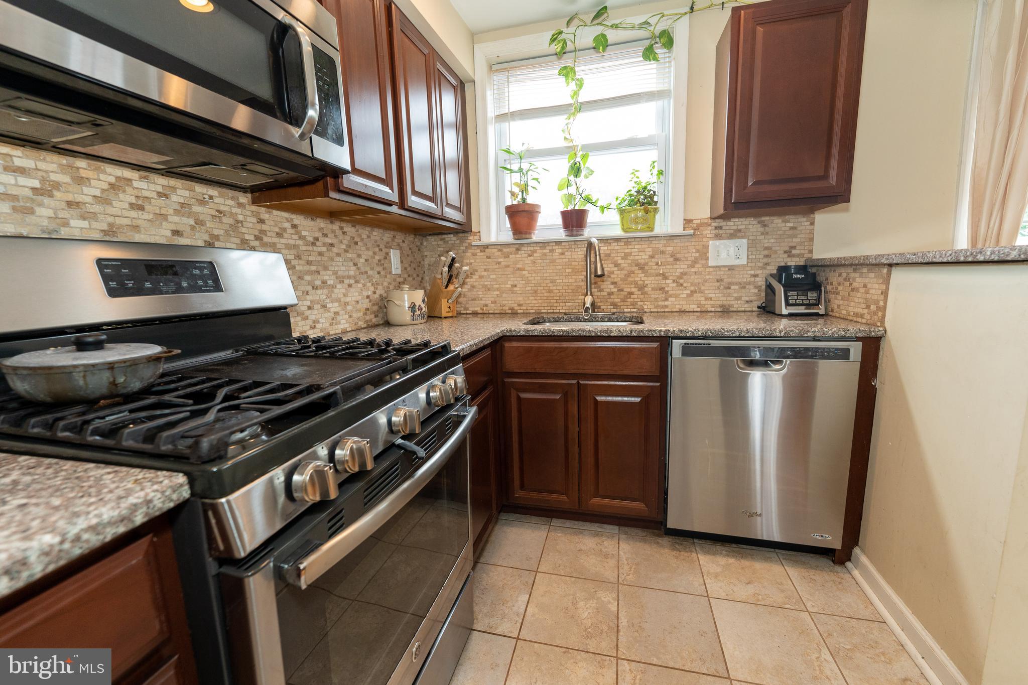 7822 Fayette Street Philadelphia, PA 19150 - Photo 9 of 37