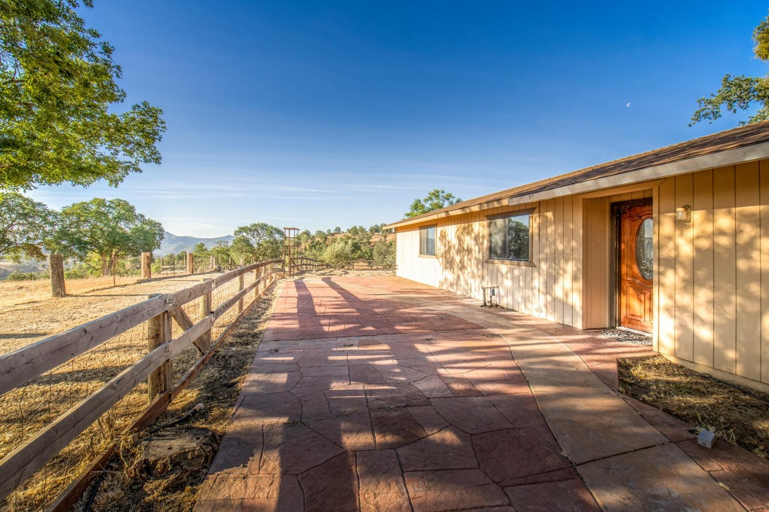 23653 Loper Valley Road Prather, CA 93651 - Photo 2 of 64 Gallery Image 2
