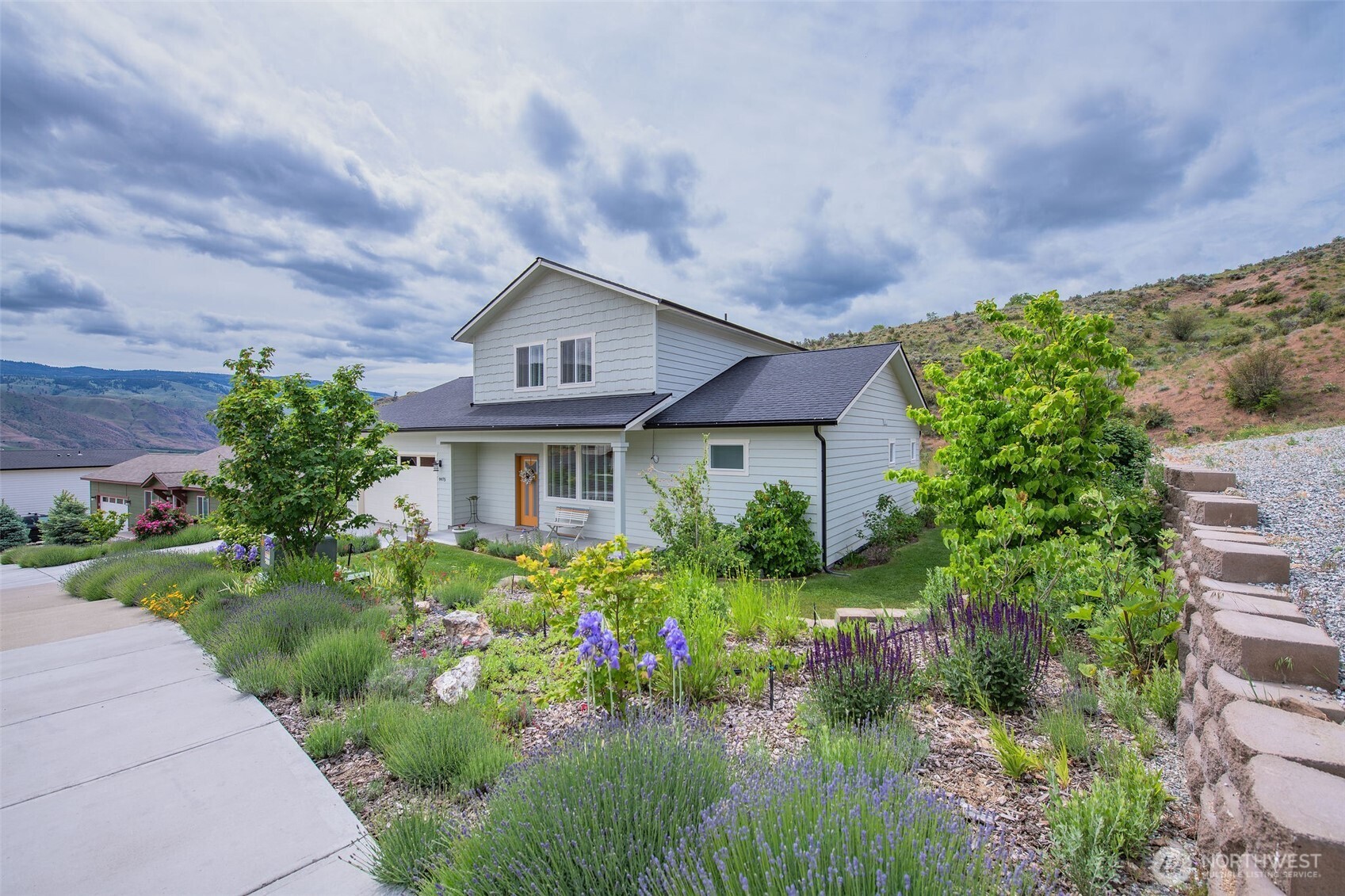 9975 Saska Way Entiat, WA 98822 - Photo 2 of 34