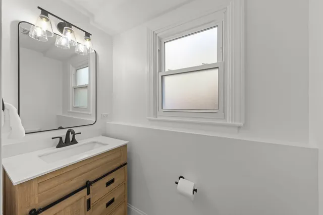 $585,000 | 1100 Brentwood Lane, Wheaton, IL 60189