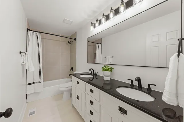 $585,000 | 1100 Brentwood Lane, Wheaton, IL 60189