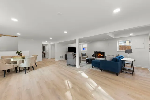 $585,000 | 1100 Brentwood Lane, Wheaton, IL 60189