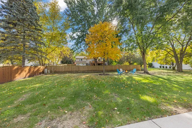 $585,000 | 1100 Brentwood Lane, Wheaton, IL 60189