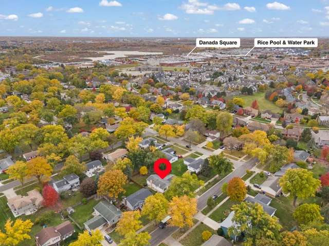 $585,000 | 1100 Brentwood Lane, Wheaton, IL 60189