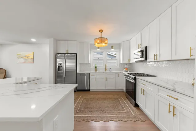 $585,000 | 1100 Brentwood Lane, Wheaton, IL 60189