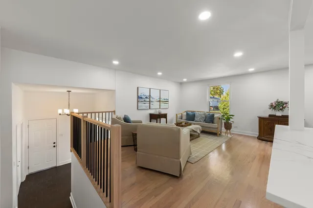 $585,000 | 1100 Brentwood Lane, Wheaton, IL 60189