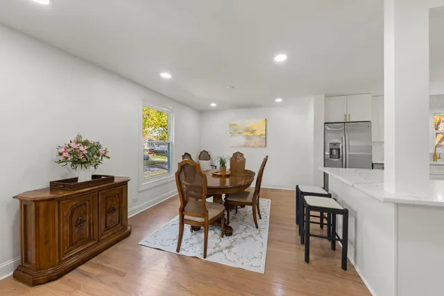 $585,000 | 1100 Brentwood Lane, Wheaton, IL 60189