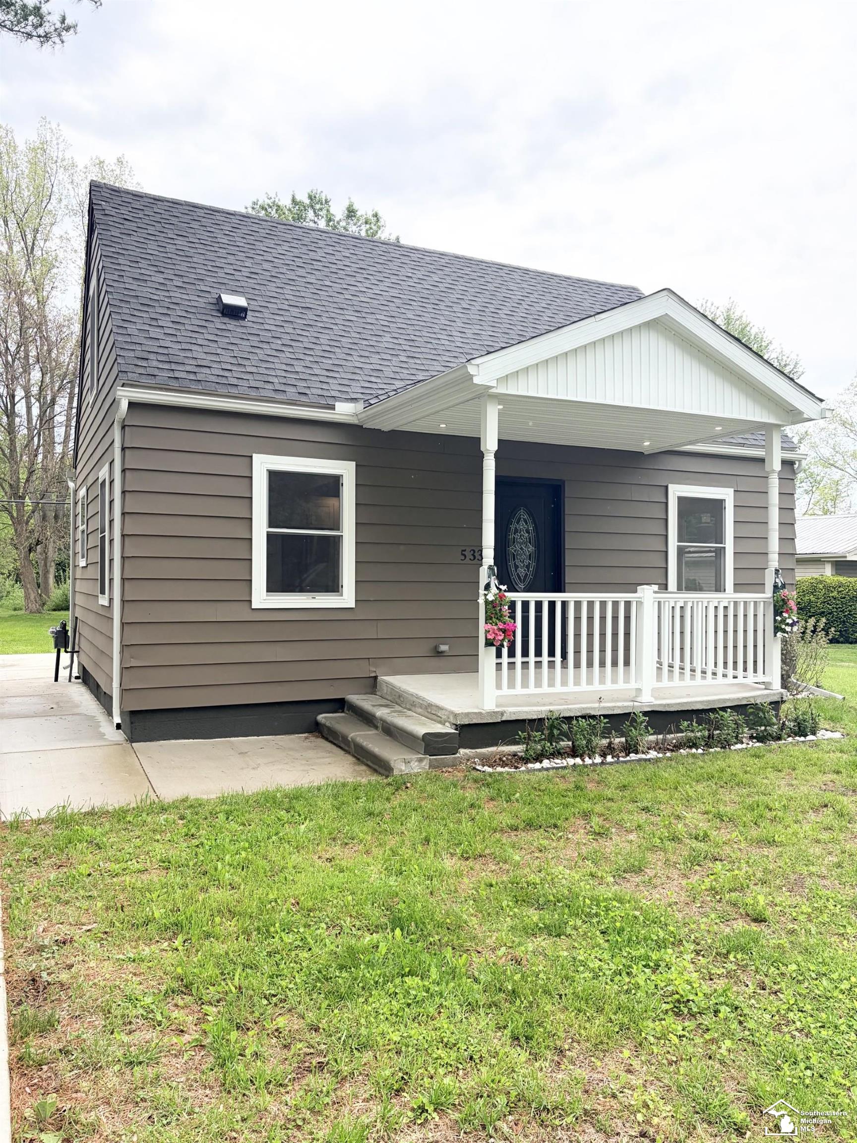 533 Center Street Carleton, MI 48117 - Photo 2 of 20