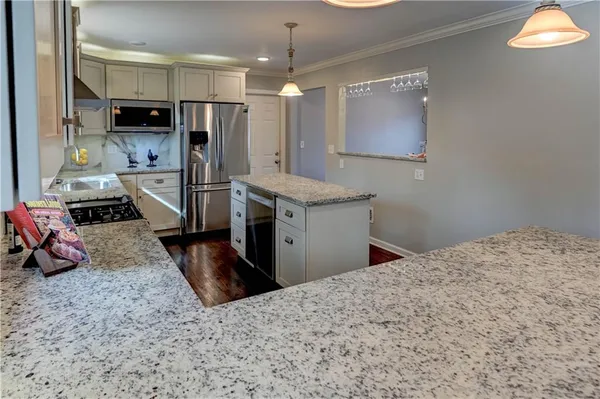 $350,000 | 10708 St Catherines Lane, Kansas City, MO 64137