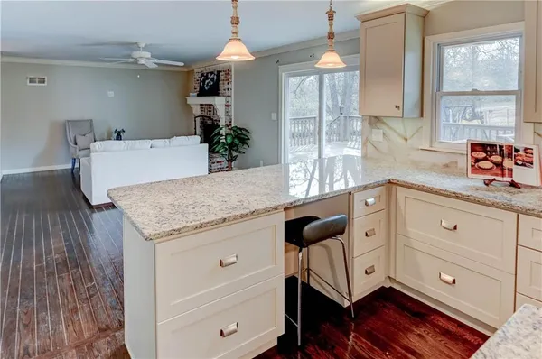 $350,000 | 10708 St Catherines Lane, Kansas City, MO 64137