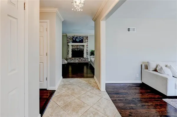 $350,000 | 10708 St Catherines Lane, Kansas City, MO 64137