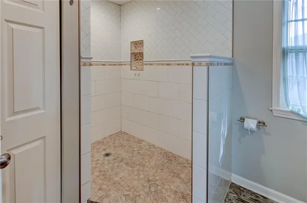 $350,000 | 10708 St Catherines Lane, Kansas City, MO 64137