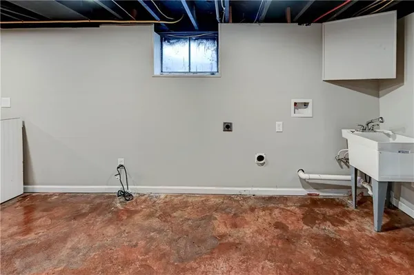 $350,000 | 10708 St Catherines Lane, Kansas City, MO 64137