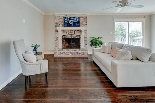 $350,000 | 10708 St Catherines Lane, Kansas City, MO 64137