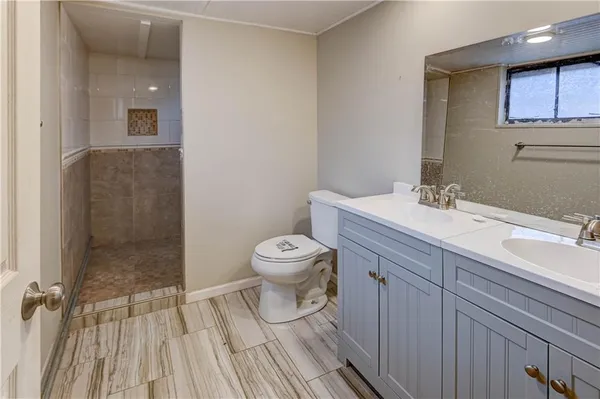 $350,000 | 10708 St Catherines Lane, Kansas City, MO 64137