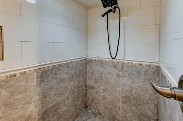 $350,000 | 10708 St Catherines Lane, Kansas City, MO 64137