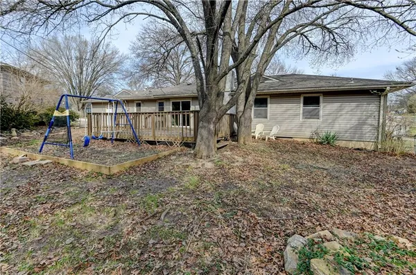 $350,000 | 10708 St Catherines Lane, Kansas City, MO 64137
