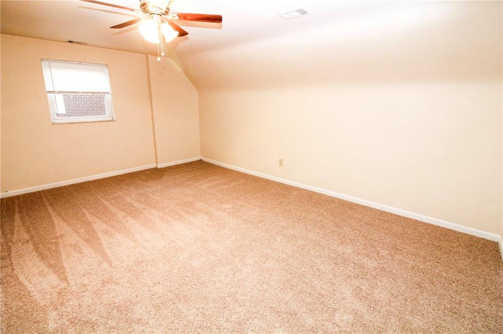 558 Hillcrest Avenue McKees Rocks, PA 15136 - Photo 11 of 25 Spacious 2nd Bedroom