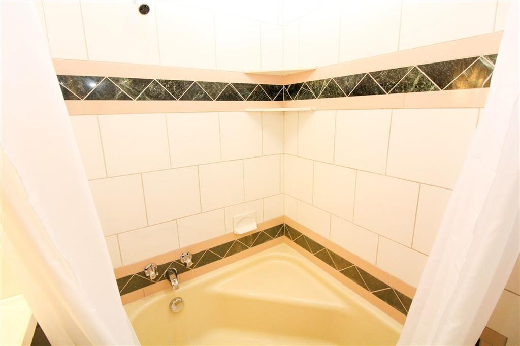 558 Hillcrest Avenue McKees Rocks, PA 15136 - Photo 16 of 25 Details are in the tile work!